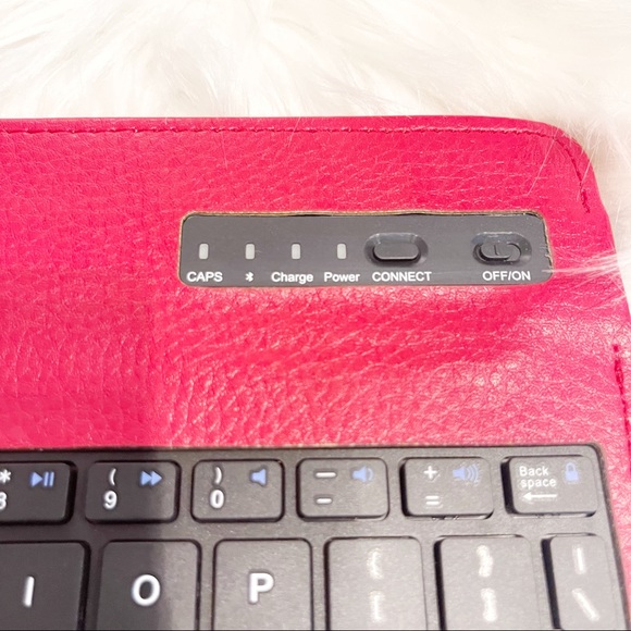 NWOT Red Tablet Keyboard Attachment - Picture 3 of 4